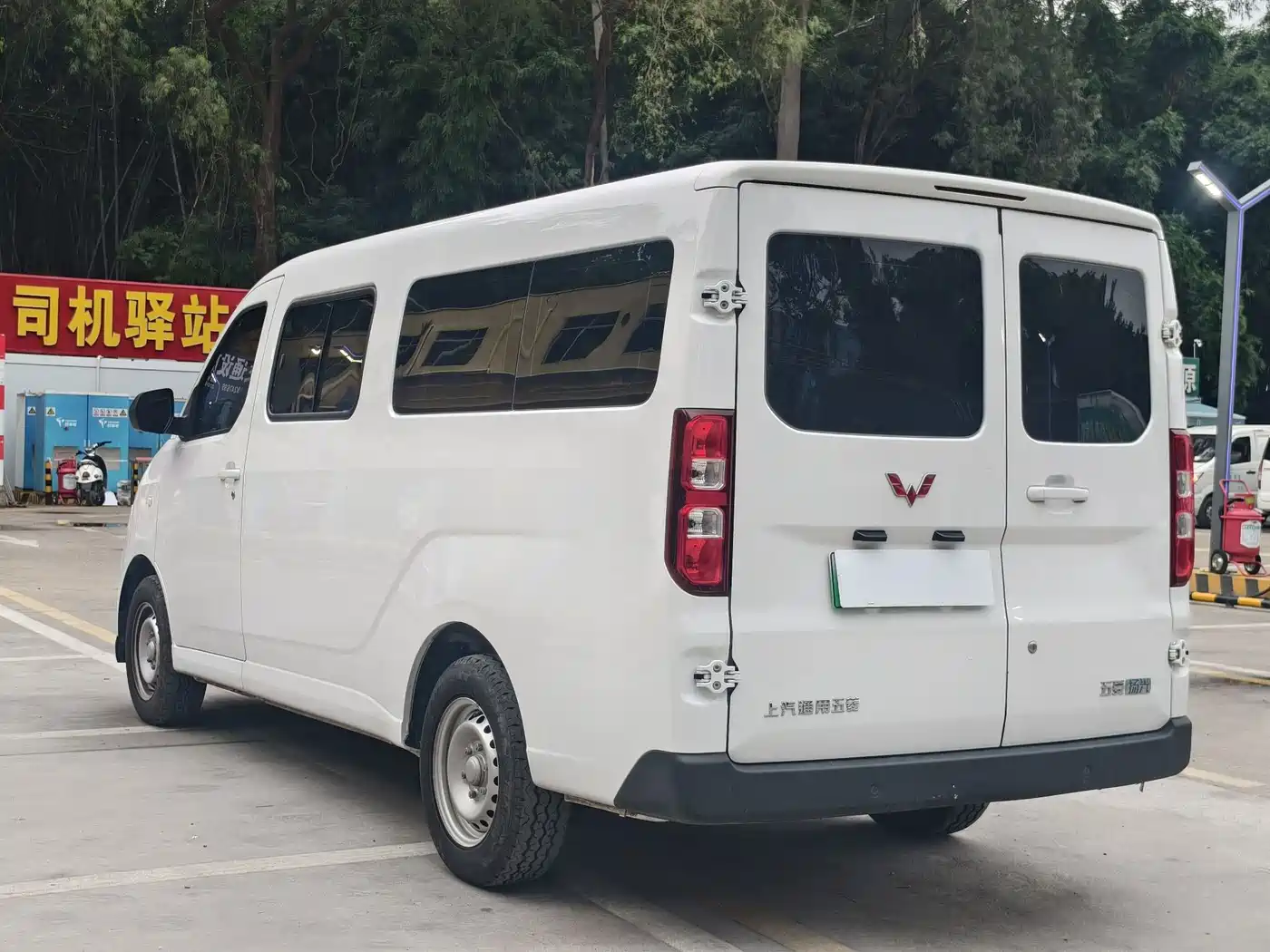 Wuling Motors Wuling Yangguang 2025 2024 300KM Comfort Bus Version 75kW