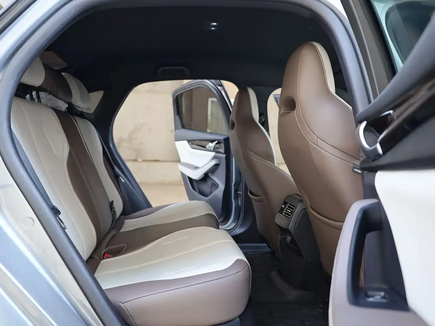 BYD Qin PLUS 2024 Glory Edition DM-i 55KM Leading фото 6