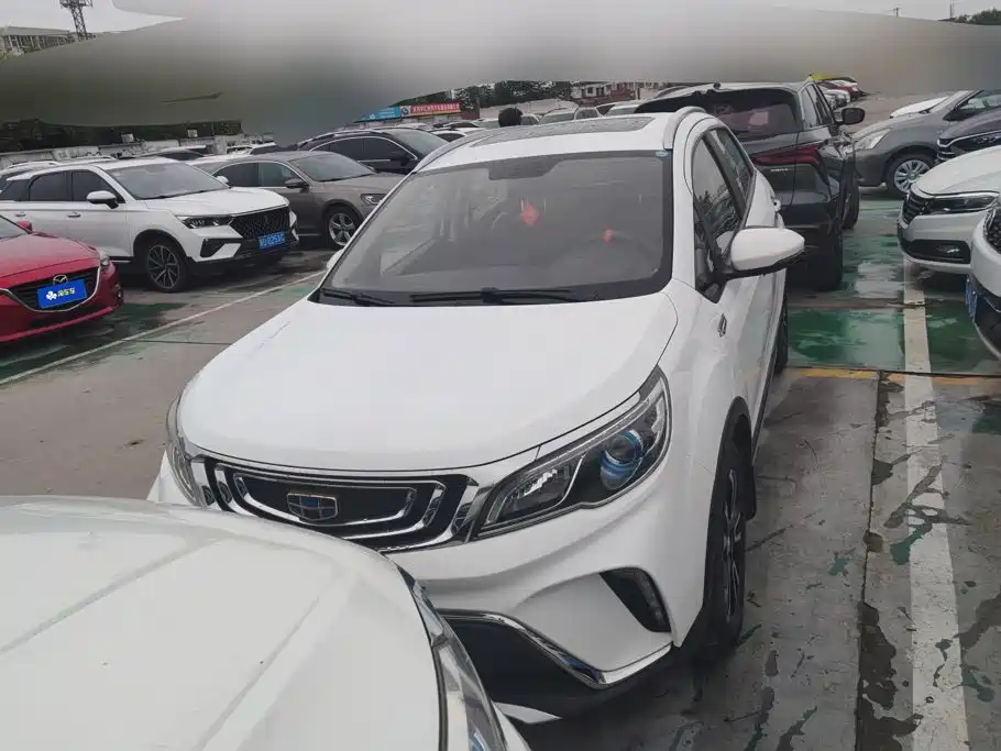 Фото 2 - Geely Vision X3