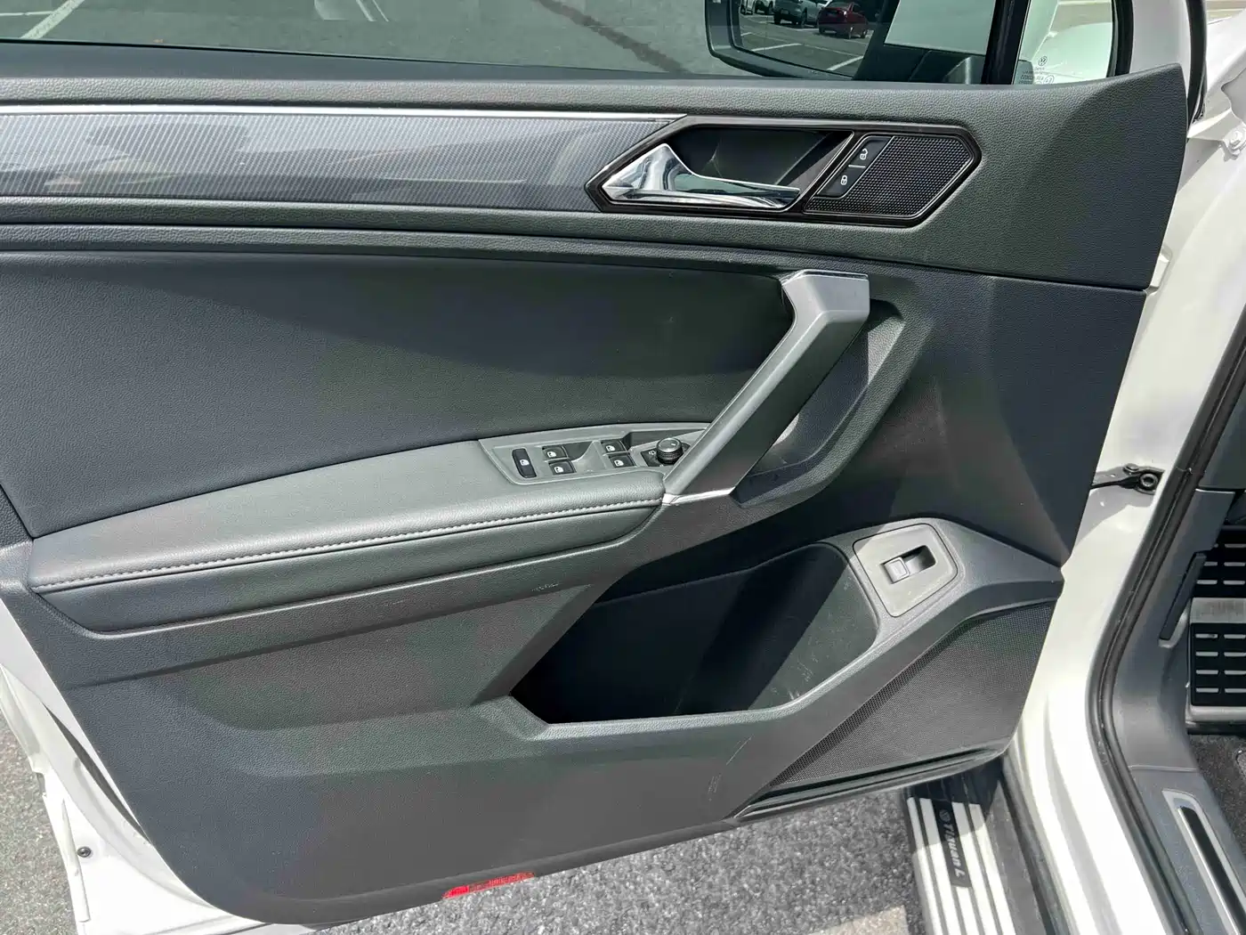 Volkswagen Tiguan L 2021 330TSI Automatic 2WD R-Line Premium фото 16