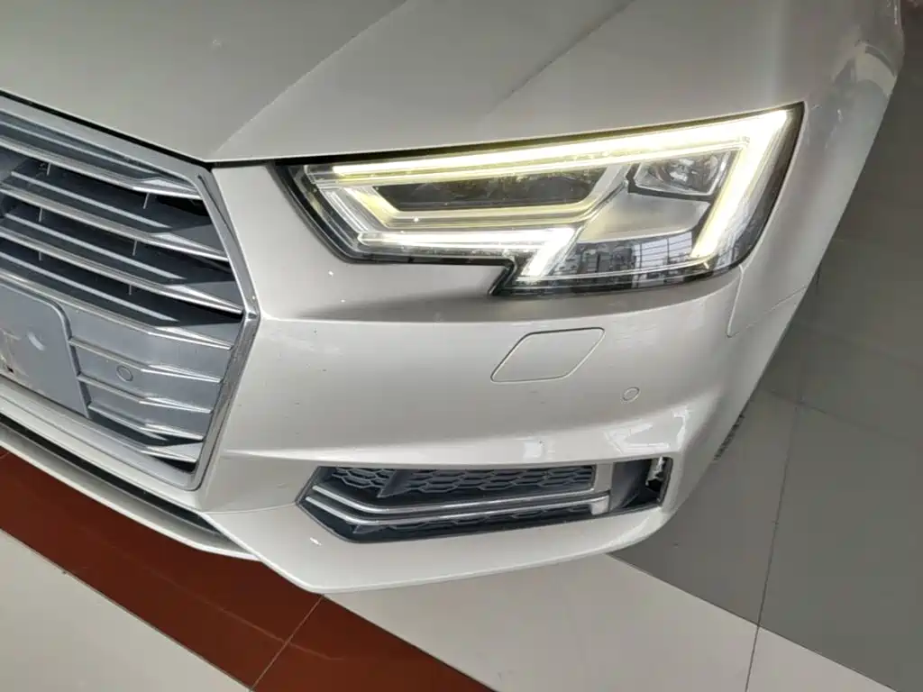 Фото 24 - Audi A4L