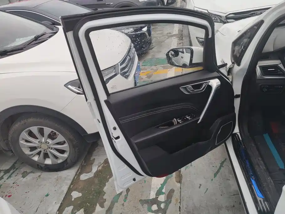 Фото 7 - Geely Vision X3