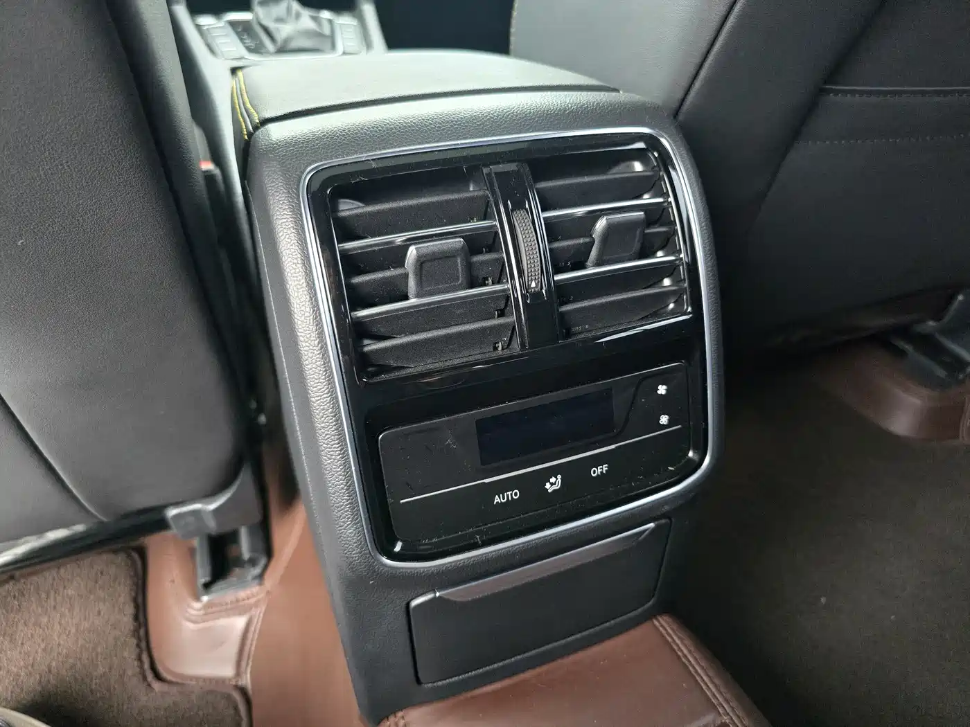 Volkswagen FAW-Volkswagen CC 2023 380TSI Eye-catching Edition фото 10
