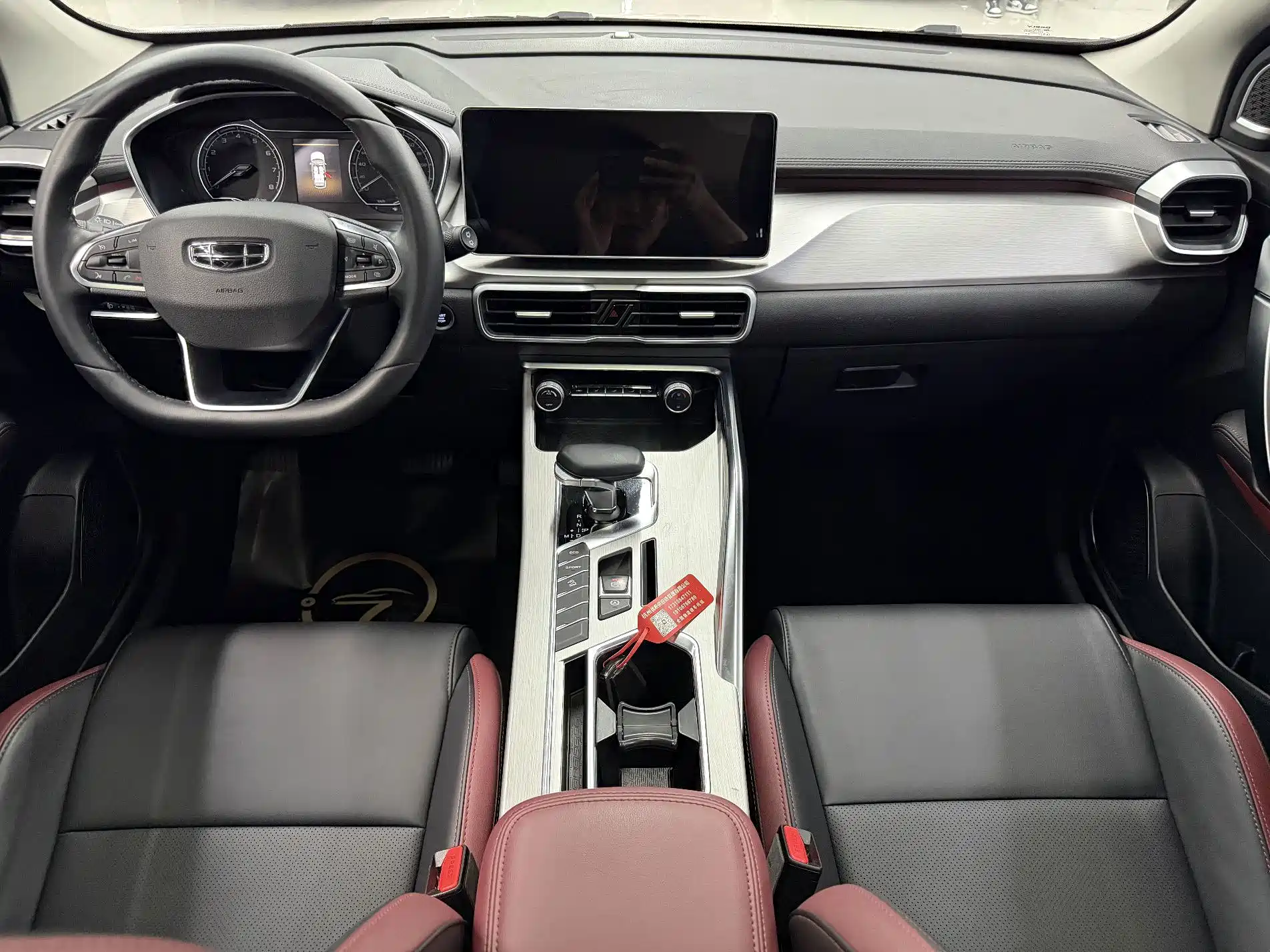Фото 8 - Geely Coolray