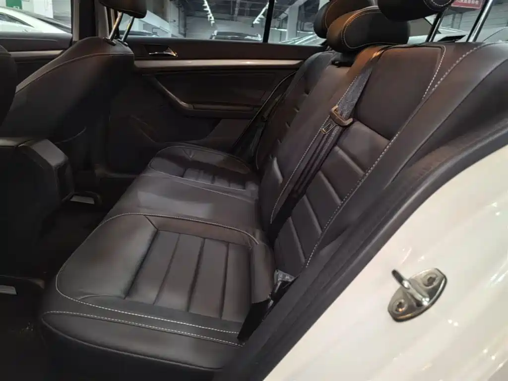 Volkswagen Lavida 2017 1.6L Automatic Comfort Edition фото 17
