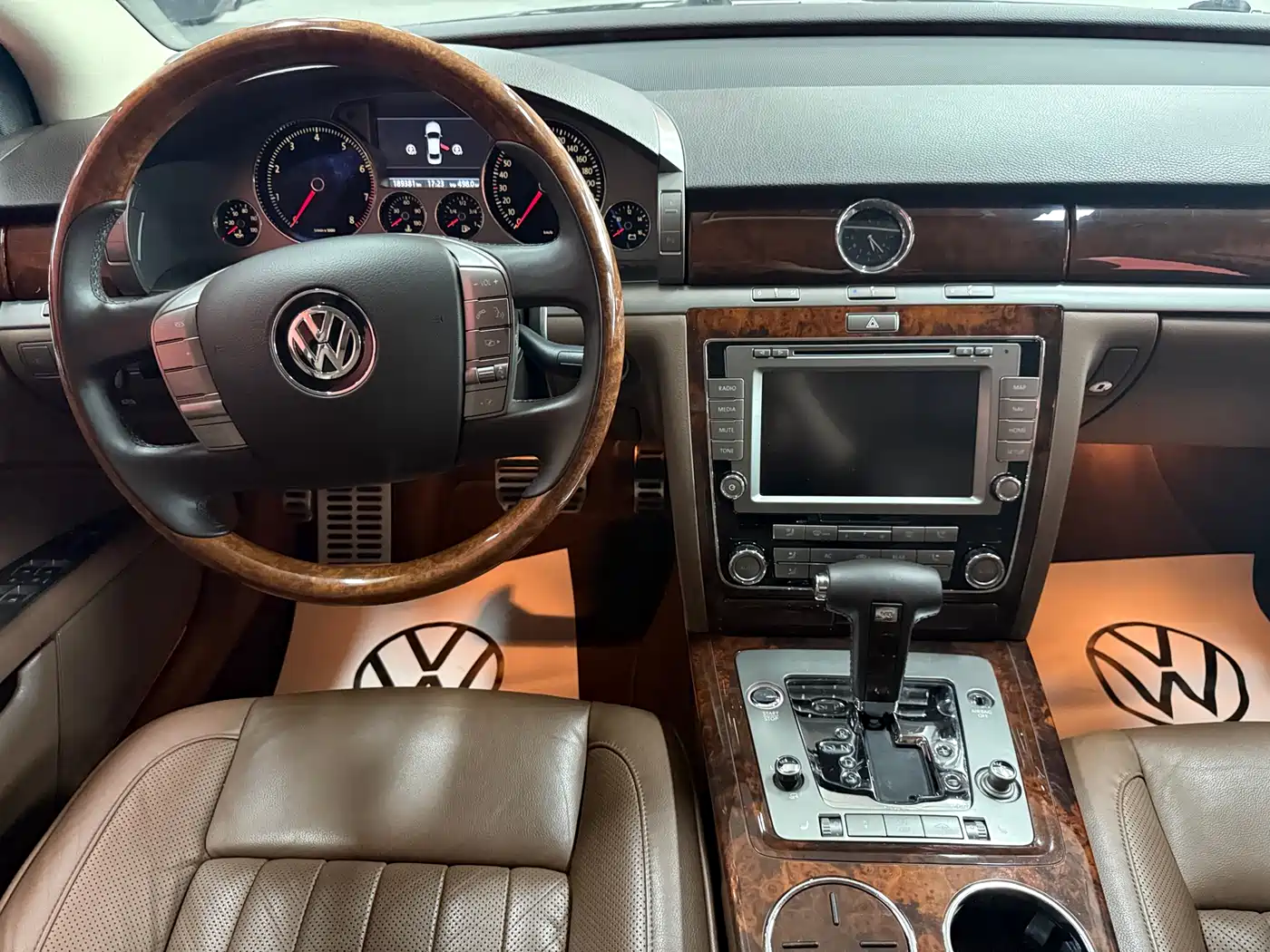 Volkswagen Phaeton 2012 3.0L Executive фото 28