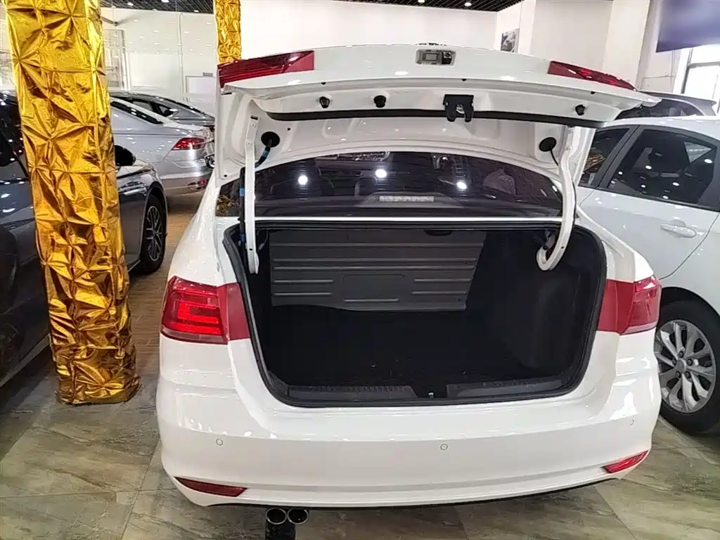 Volkswagen Santana 2018 1.5L Automatic Comfort Edition фото 19