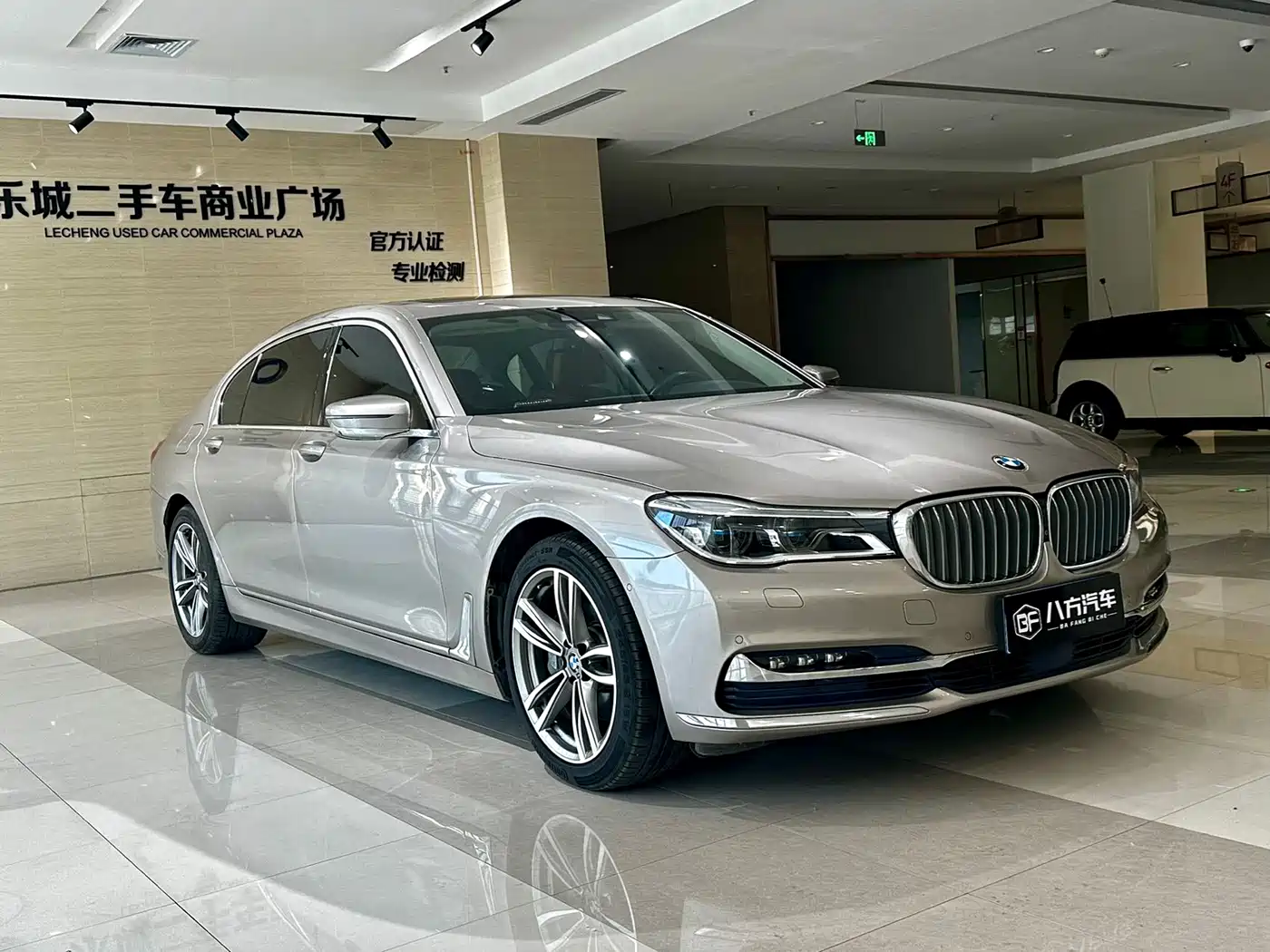 Фото 3 - BMW 7 Series