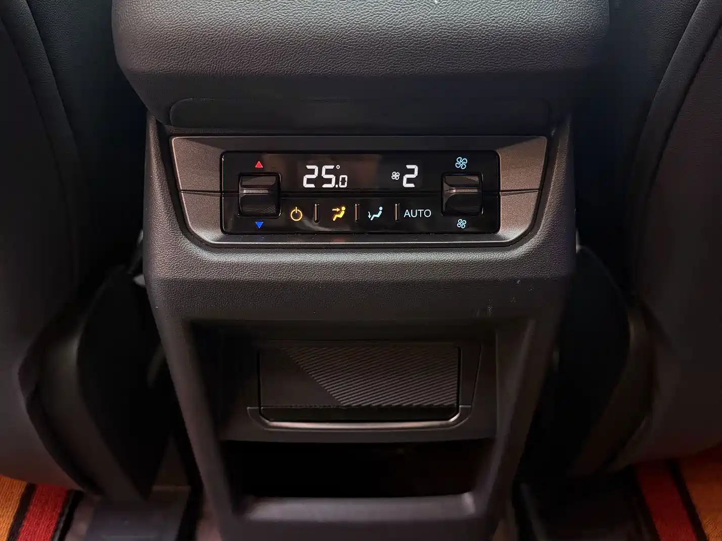 Фото 12 - Ford Edge
