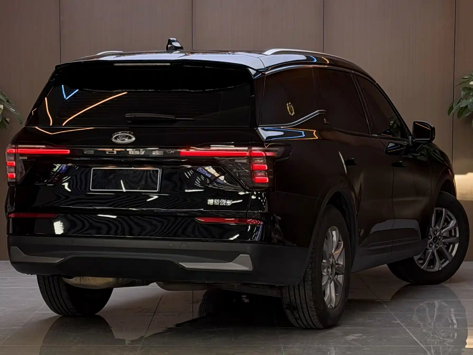 Фото 9 - Ford Edge