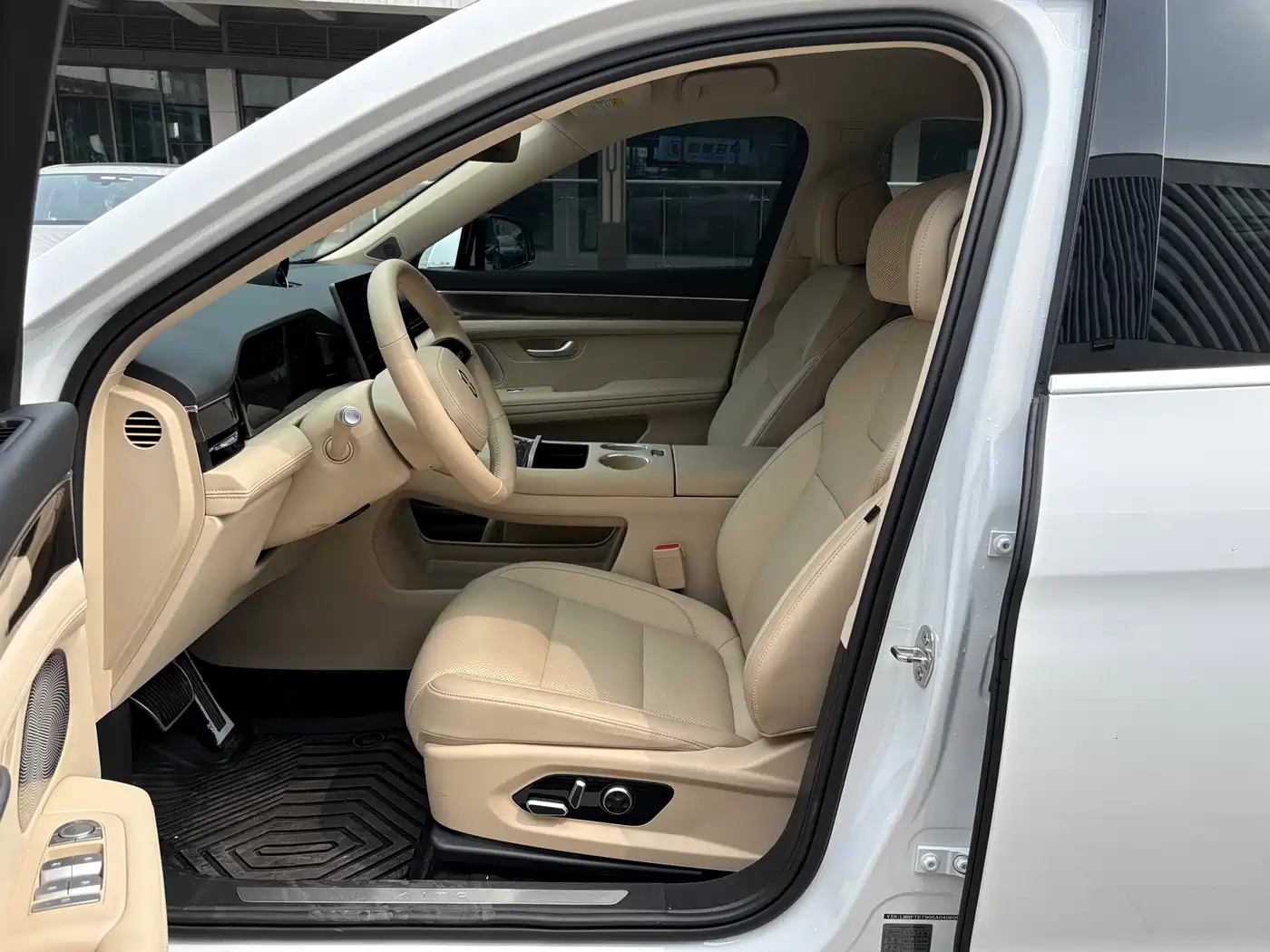 AITO Wenjie AITO M5 2025 Extended Range Ultra AWD фото 6