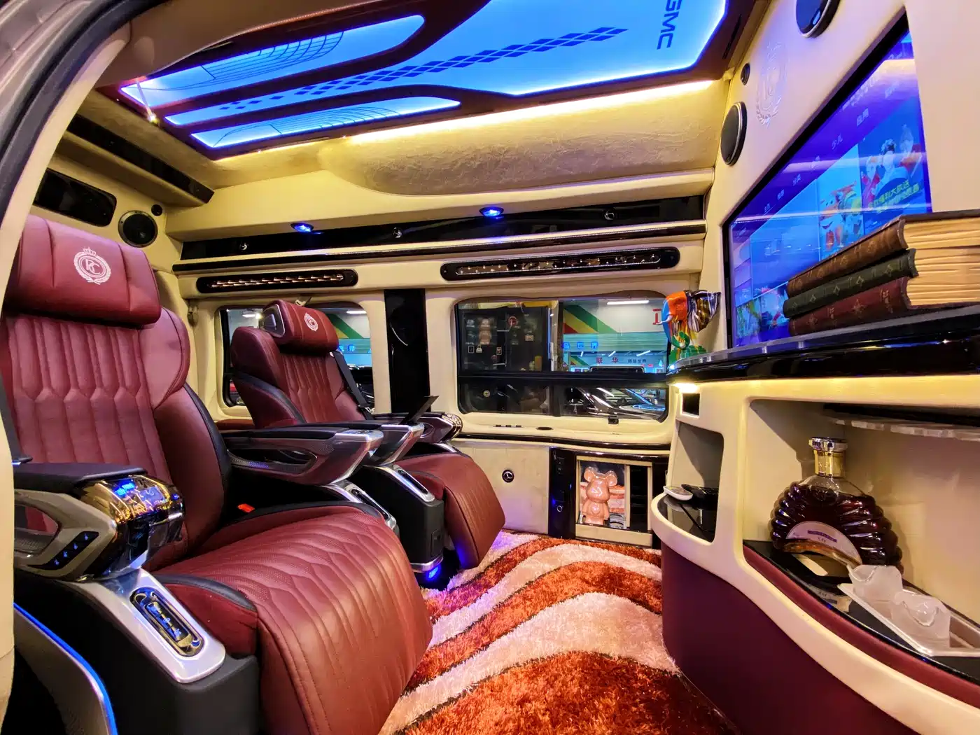 GMC Savana 2015 6.0L G600L Elegance Edition фото 23