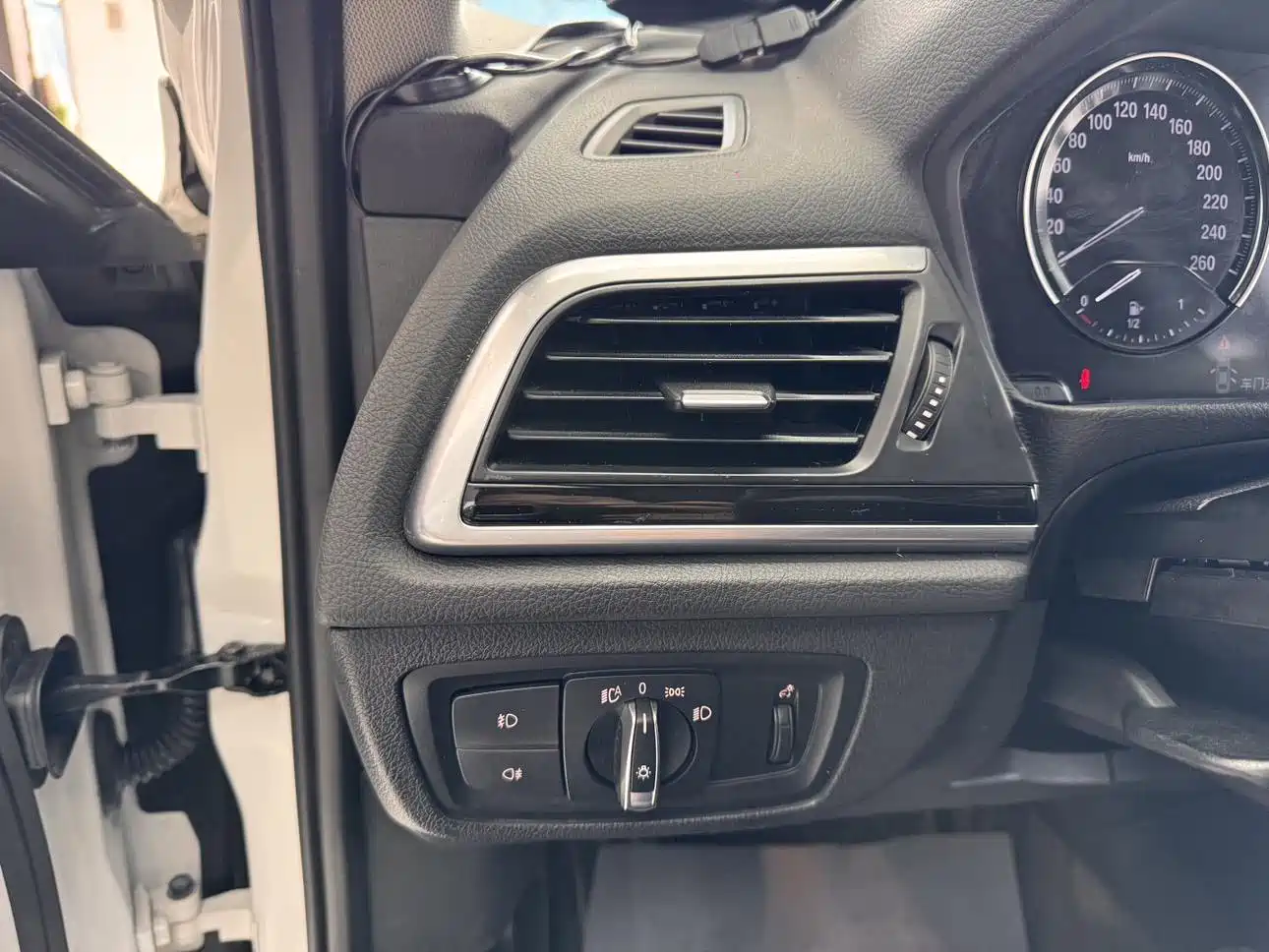 BMW 1 Series 2018 118i Sport Edition фото 23