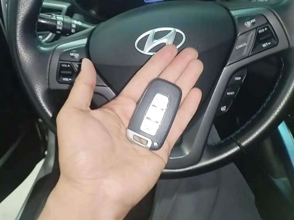 Hyundai Veloster 2015 1.6T Automatic Luxury Edition фото 9