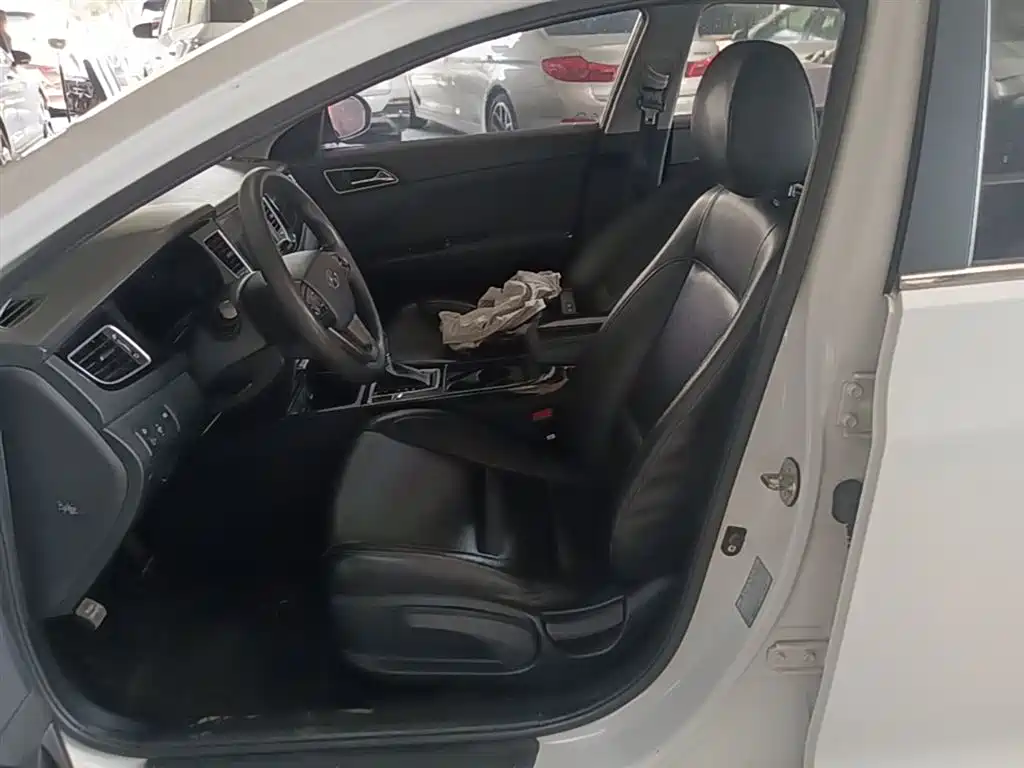 Hyundai Mistra 2014 1.8L Auto Smart GLS фото 15