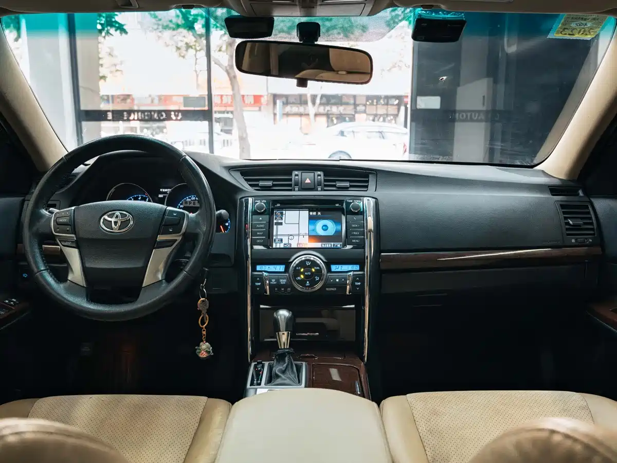 Toyota Reiz 2013 2.5V Shangrui Navigation Edition фото 14
