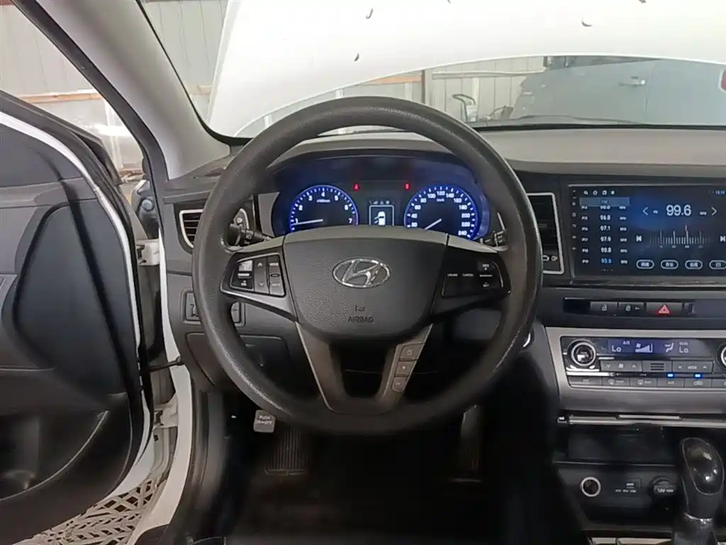 Hyundai Mistra 2014 1.8L Auto Smart GLS фото 11