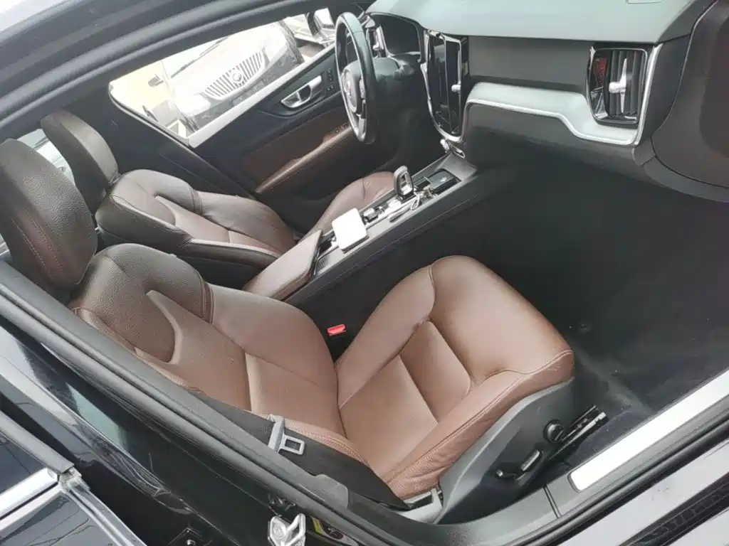 Фото 25 - Volvo S60