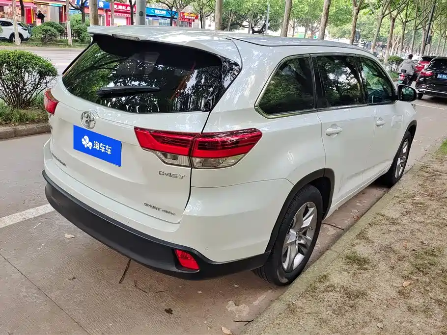 TOYOTA HIGHLANDER