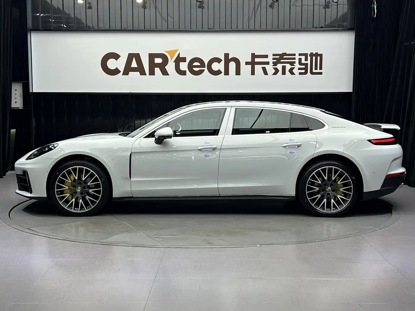 Porsche Panamera 2024 Panamera Executive Long Wheelbase 2.9T фото 18