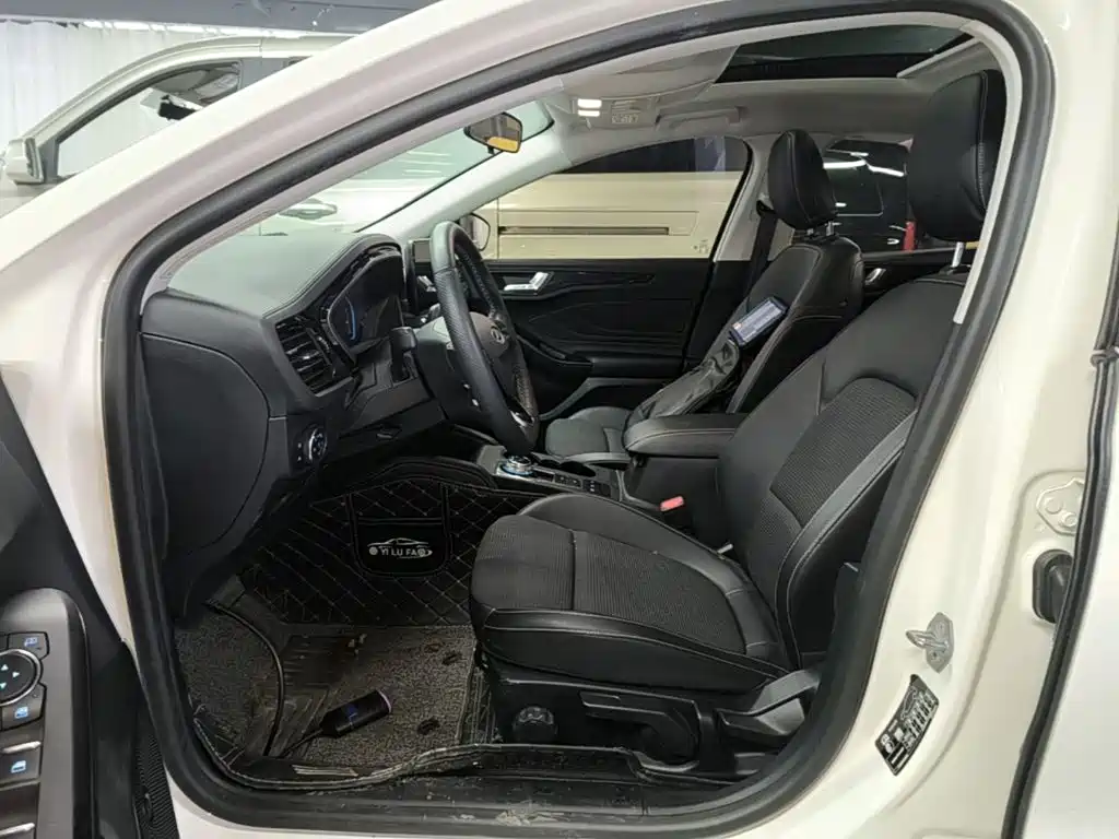 Ford Focus 2022 2021 Hatchback EcoBoost 180 Auto Trend