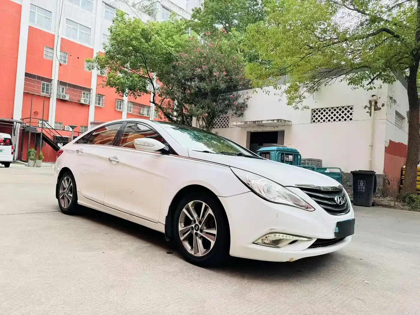 Hyundai Sonata 2011 2.0L Auto Premium Edition фото 3