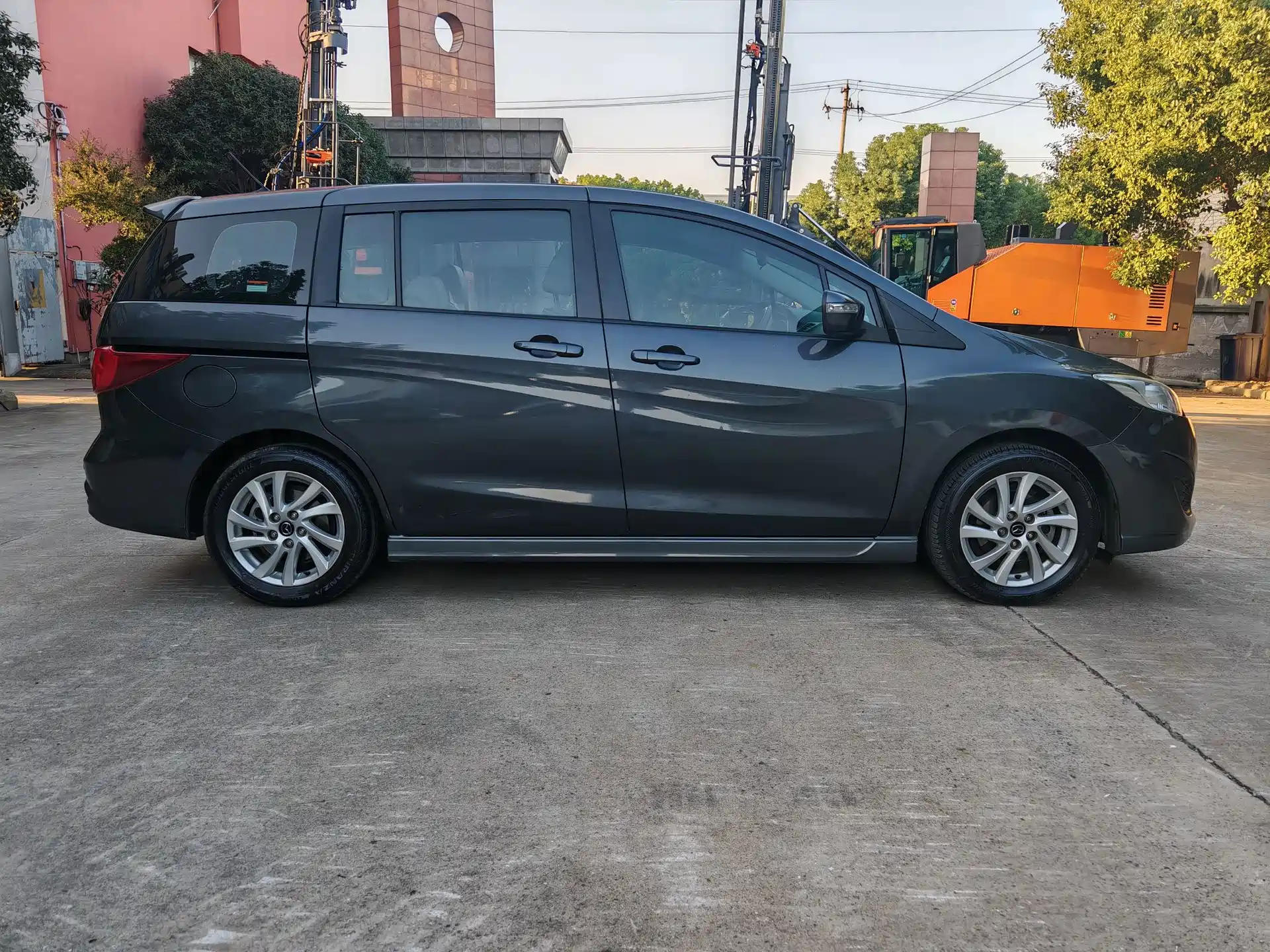 Photo 8 - Mazda Mazda5