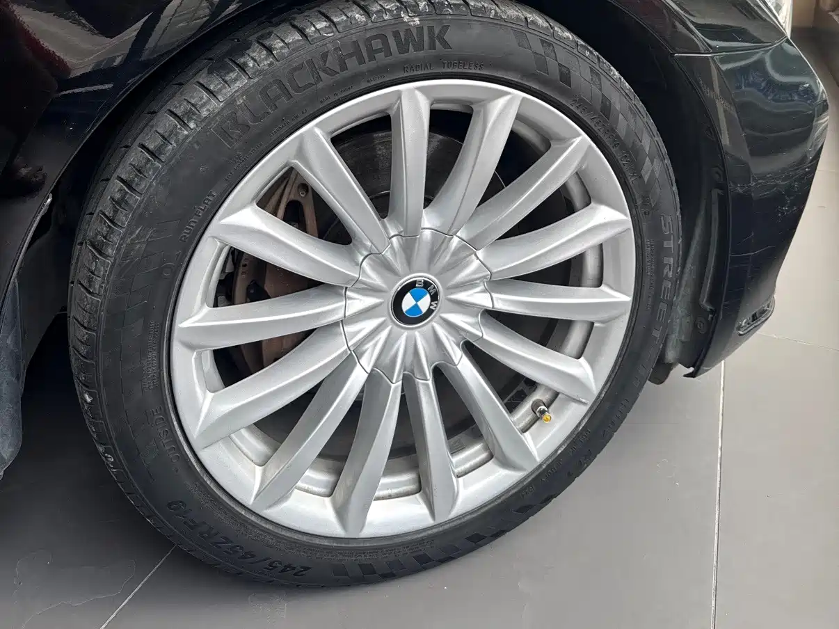 Фото 2 - BMW 7 Series