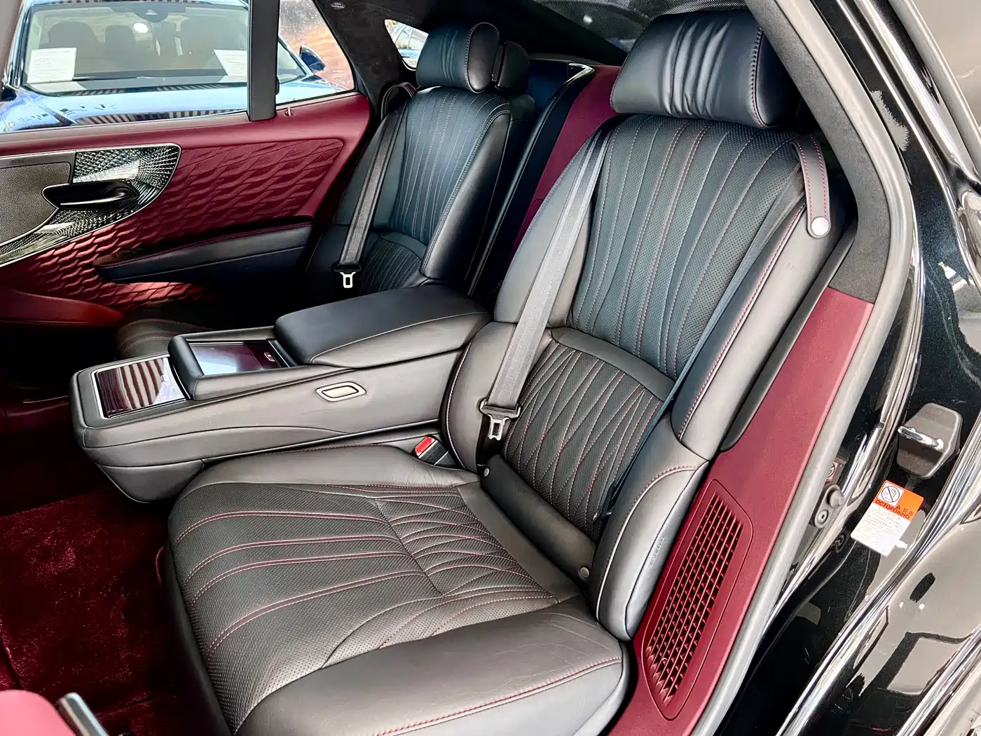 Lexus LS 2021 500h Executive Edition фото 11