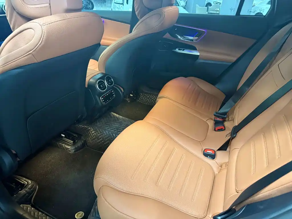 Photo 11 - Mercedes-Benz GLC