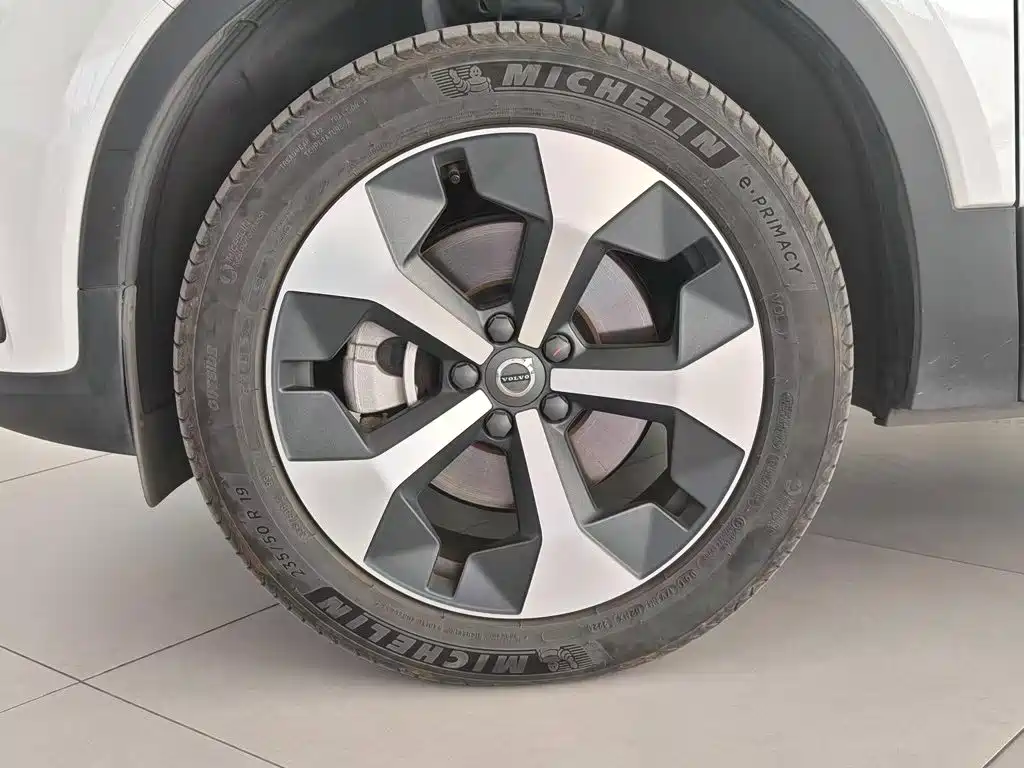 Volvo XC40 2024 2025 B3 Smart Elite Luxury Edition