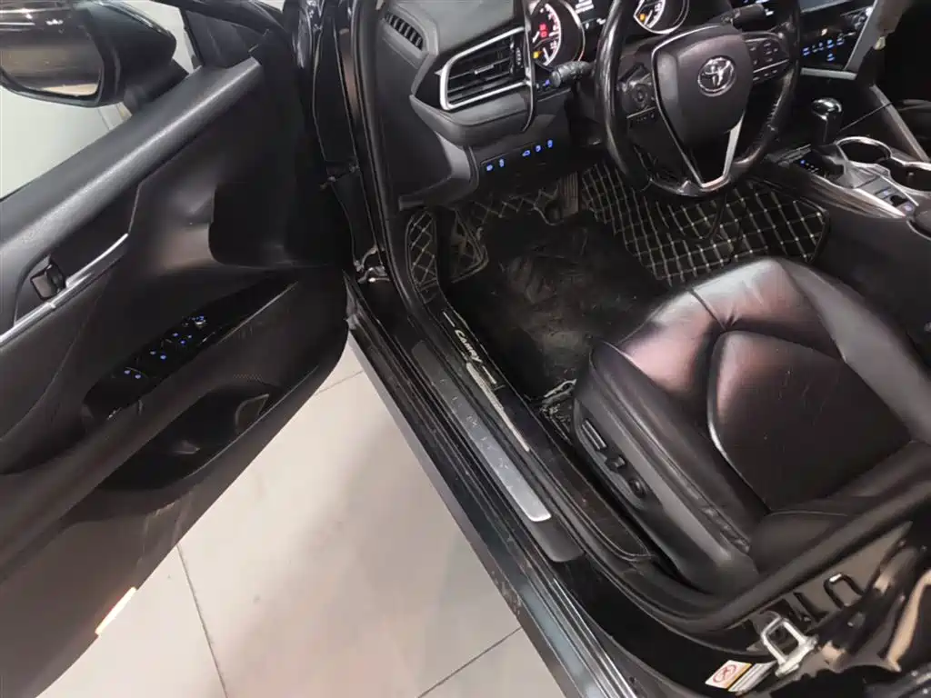 Toyota Camry 2018 2.0G Luxury Edition фото 16