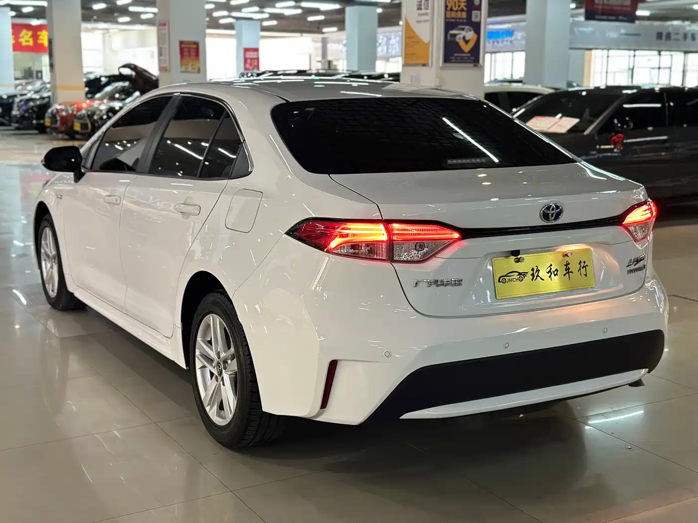 Toyota Levin 2022 Dual Engine 1.8H E-CVT Leading Edition фото 6