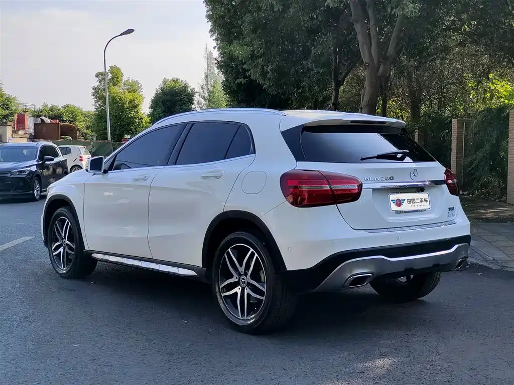 Mercedes-Benz GLA 2017 GLA 200 Fashion фото 4