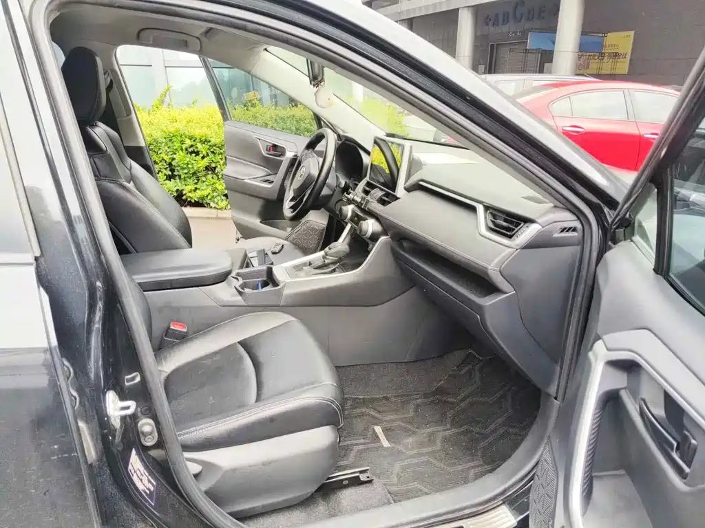 صورة 10 - Toyota RAV4 Rongfang