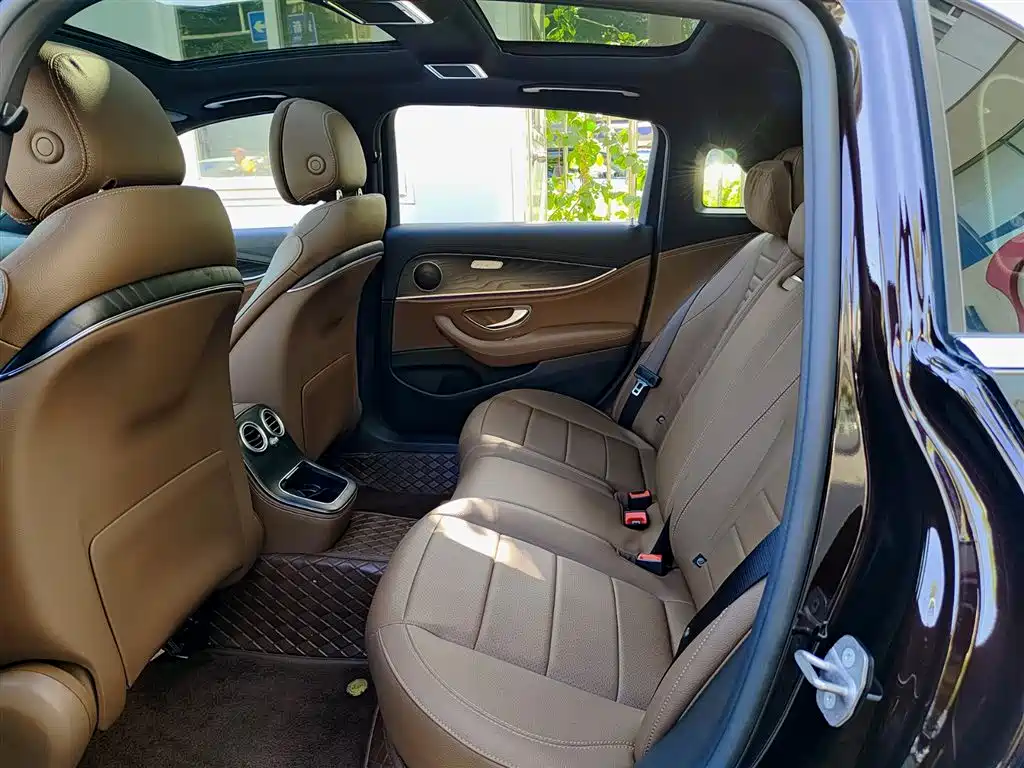 Mercedes-Benz E-Class New Energy 2022 E 350 e L Plug-in Hybrid Sports Sedan фото 8