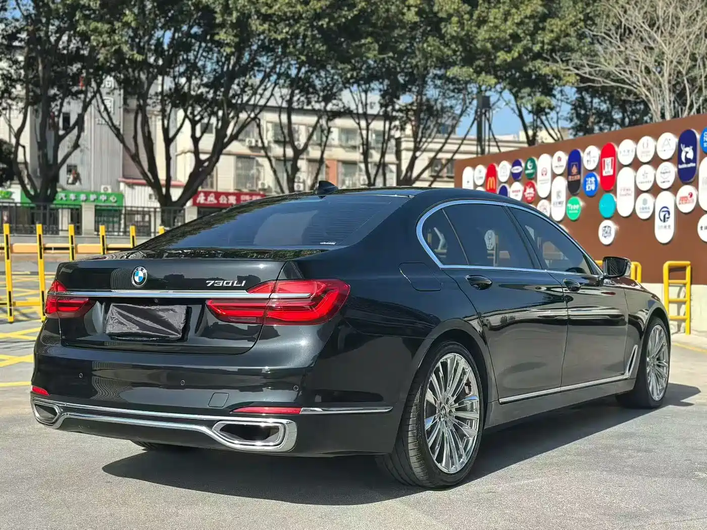 BMW 7 Series 2016 730Li Leading фото 9