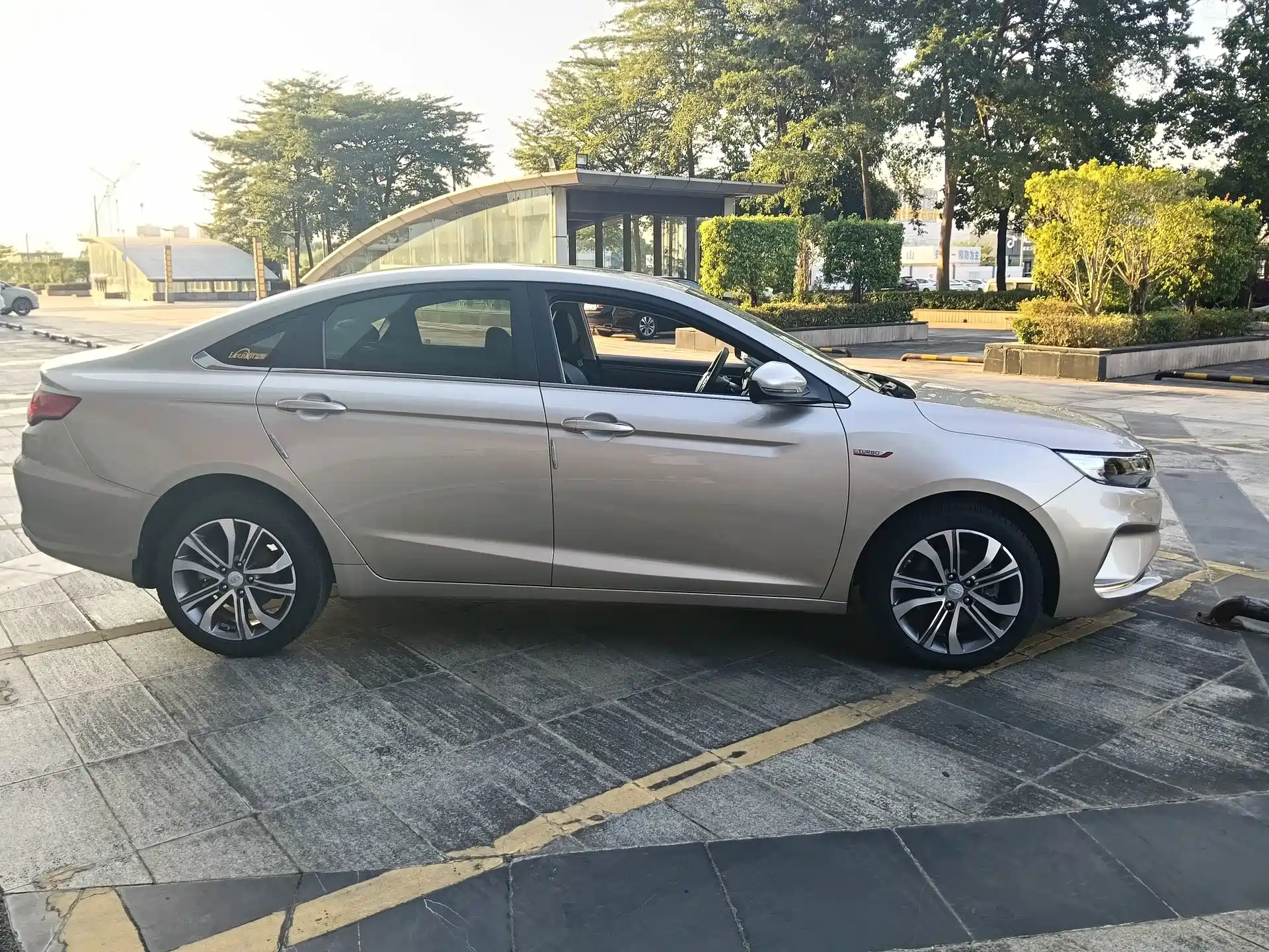 Photo 3 - Geely Emgrand GL