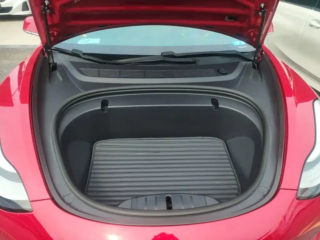 Фото 20 - Tesla Model 3