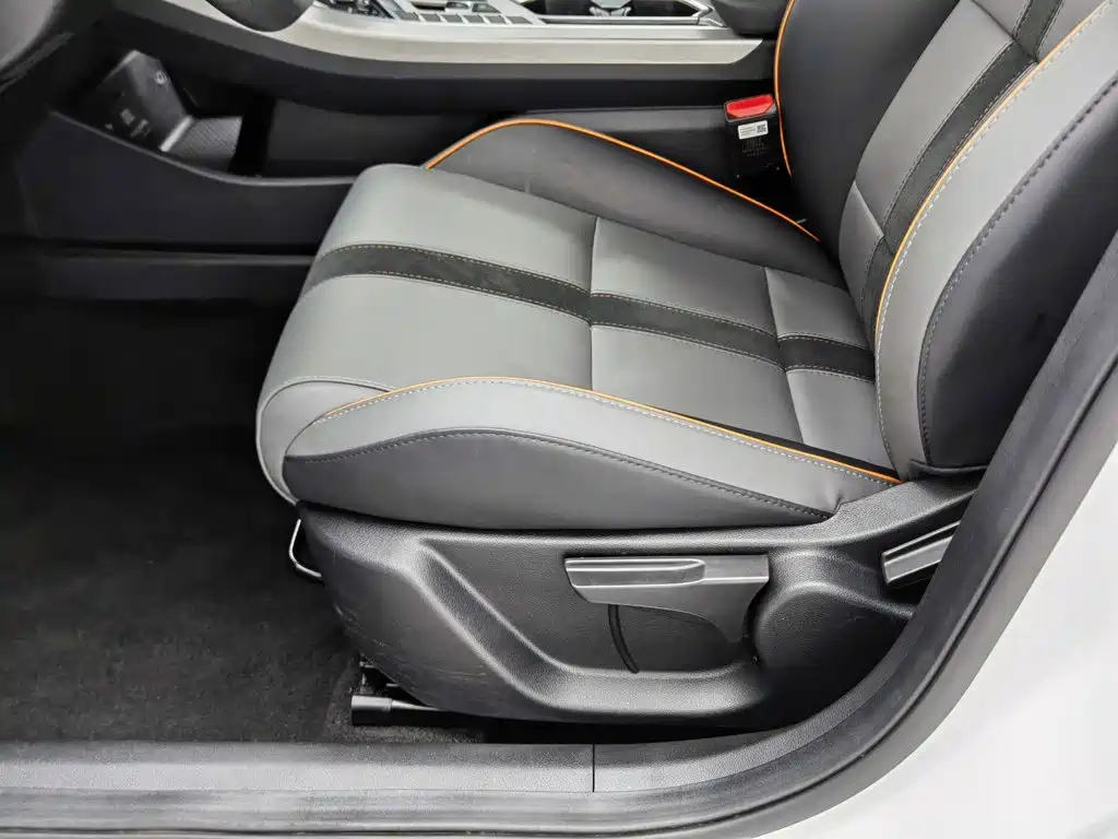 Фото 20 - Geely Binyue