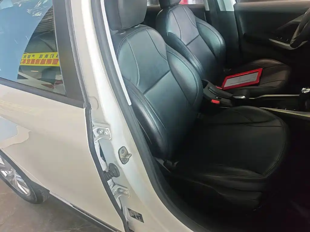Photo 25 - Peugeot 2008