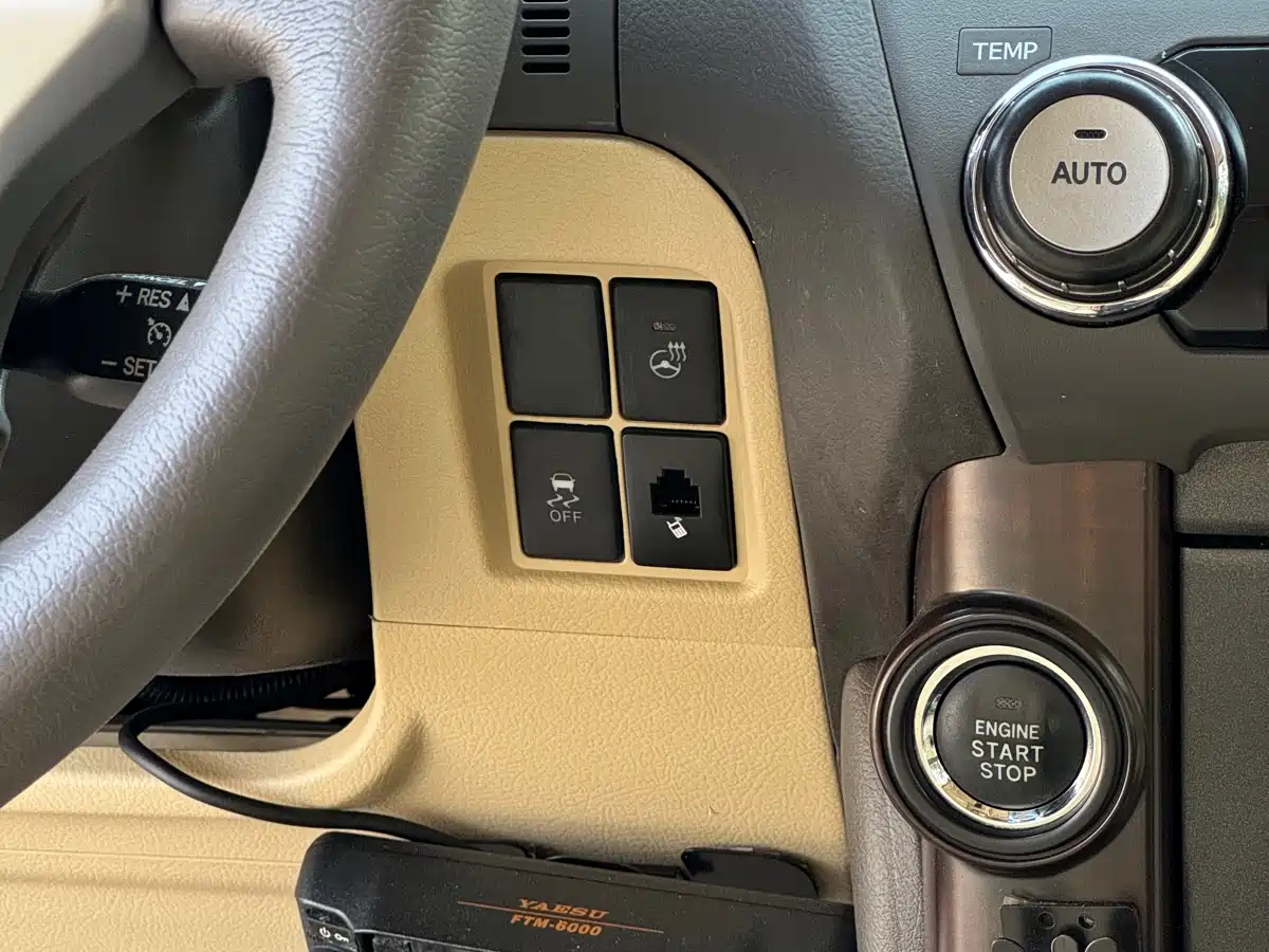 Toyota Prado 2014 4.0L Automatic TX-L фото 16