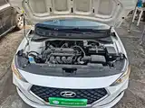 Photo 20 - Hyundai Elantra