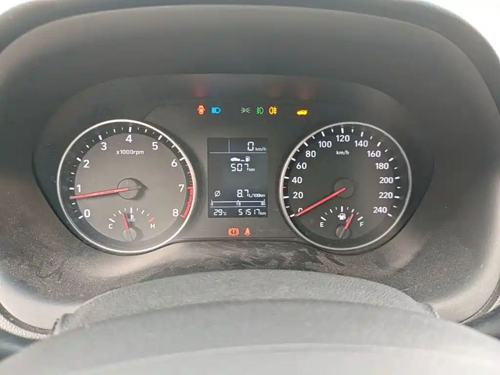 Photo 12 - Hyundai Elantra