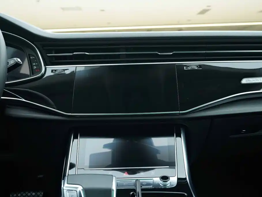 Audi Q8 2023 2022 55 TFSI Luxury Dynamic