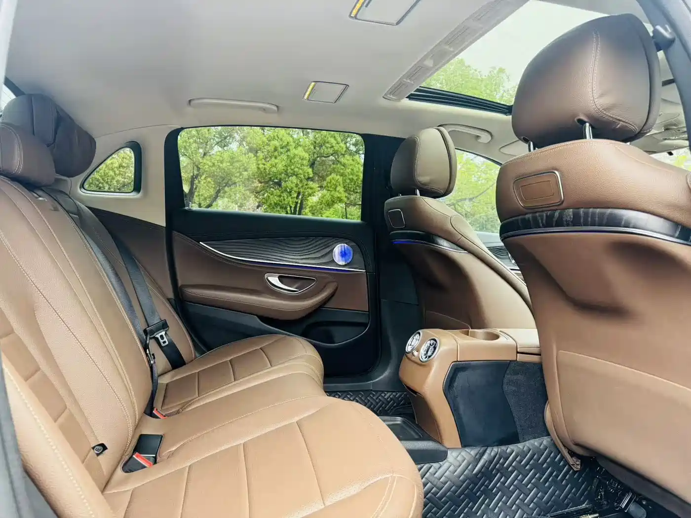 Mercedes-Benz E-Class 2016 E 200 L Sport Type фото 12