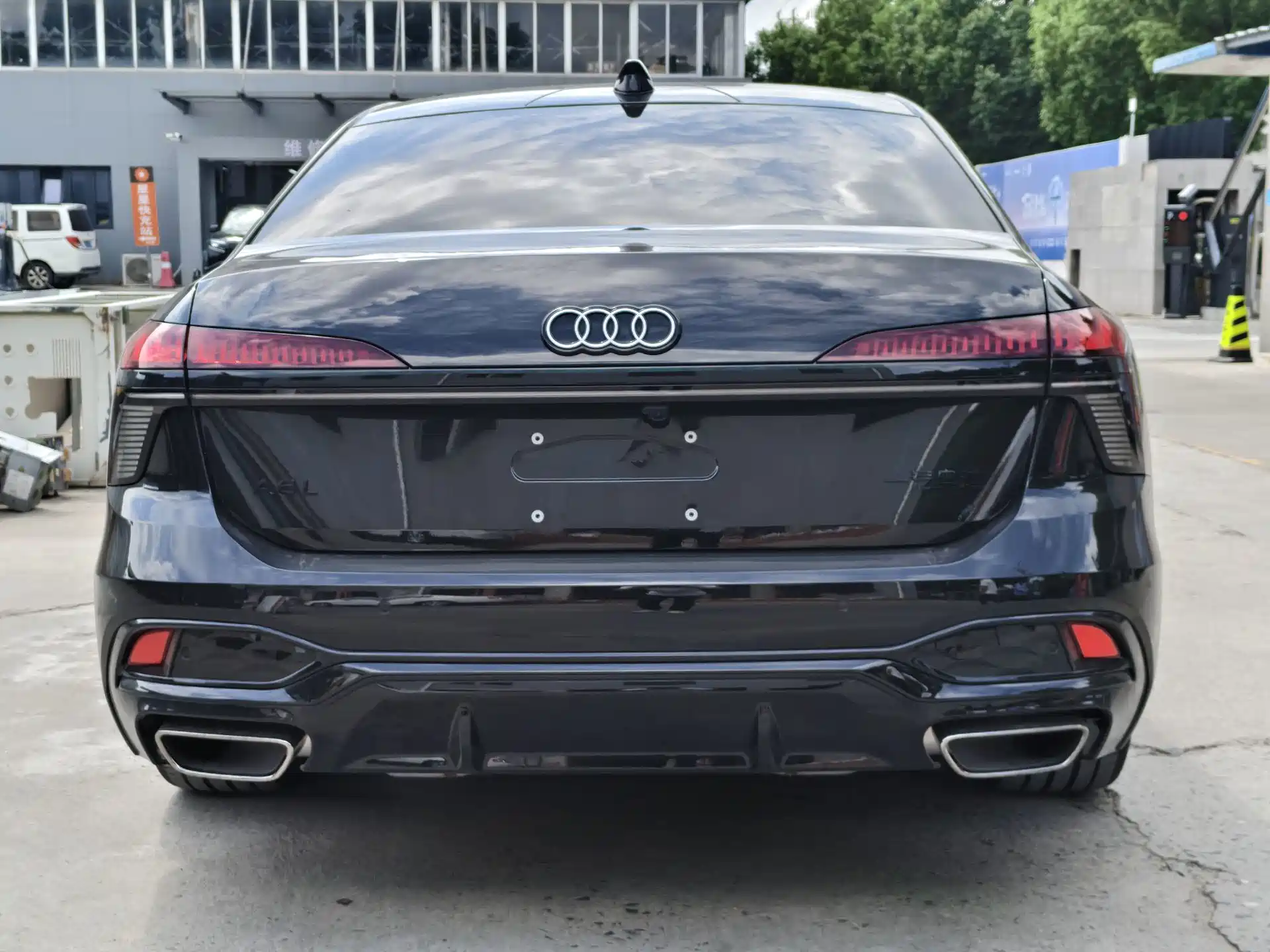 Фото 14 - Audi A6L