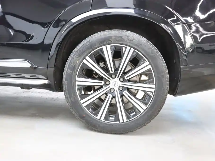 Фото 31 - Volvo XC90