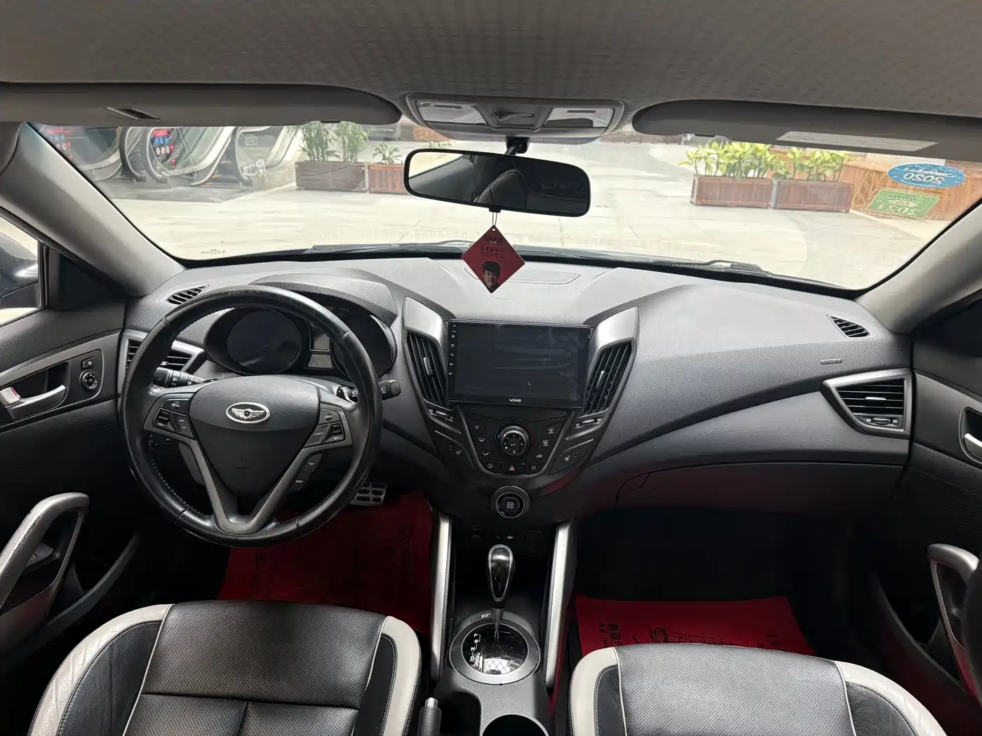Hyundai Veloster 2015 1.6T Automatic Premium Edition фото 9