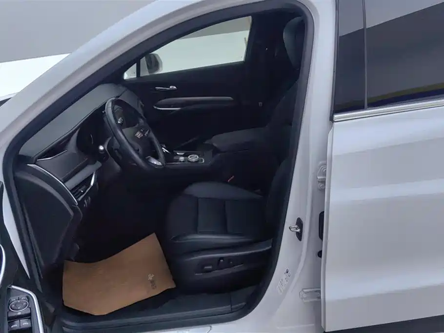 Cadillac XT4 2022 28T FWD Luxury фото 9
